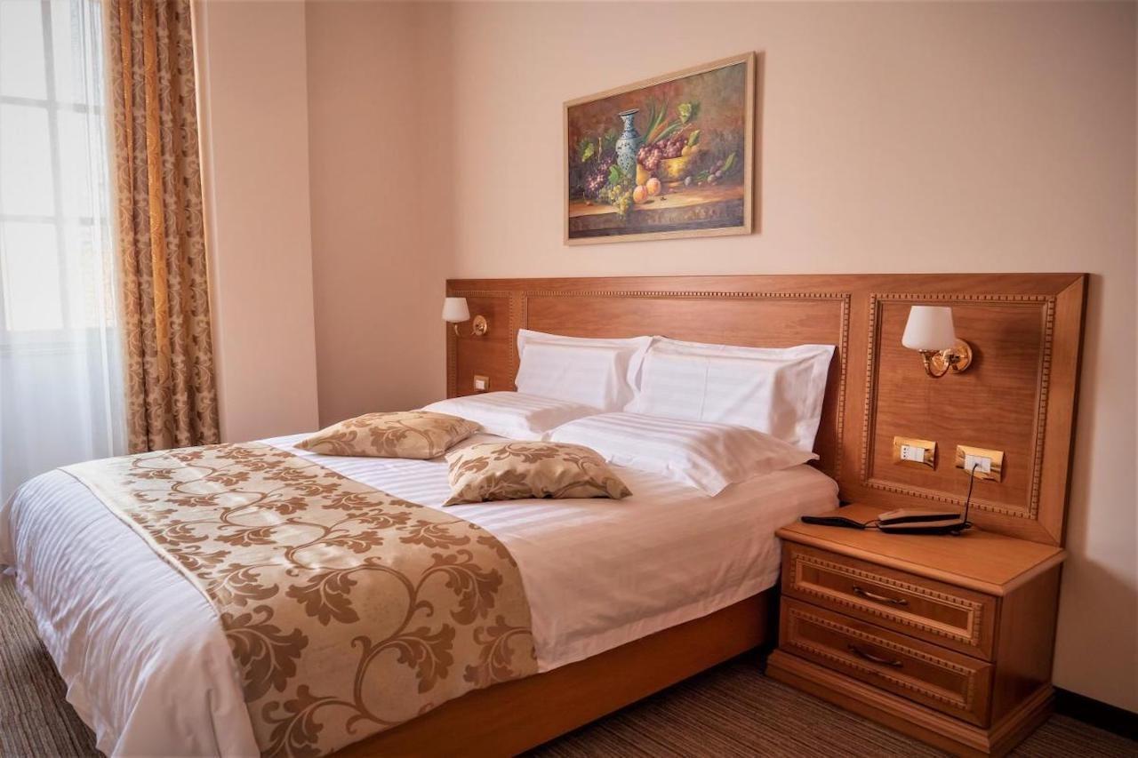 Hotel Boka Tirana Buitenkant foto